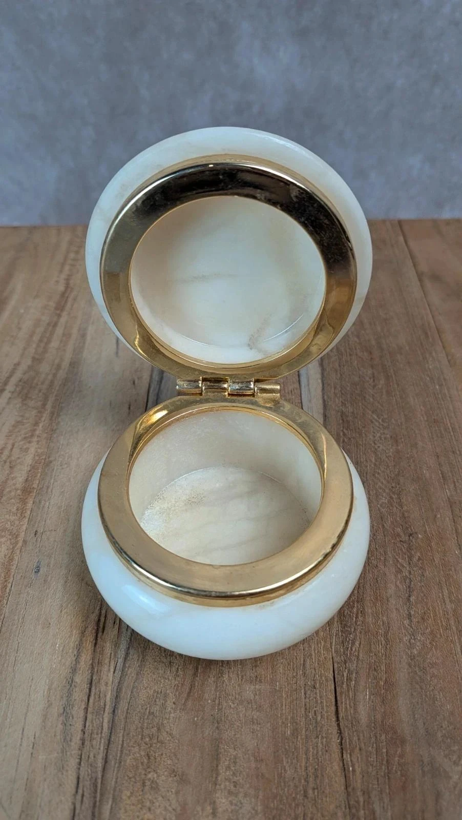 Kleine vintage alabaster sieradendoos met bloemmotief – photo 3